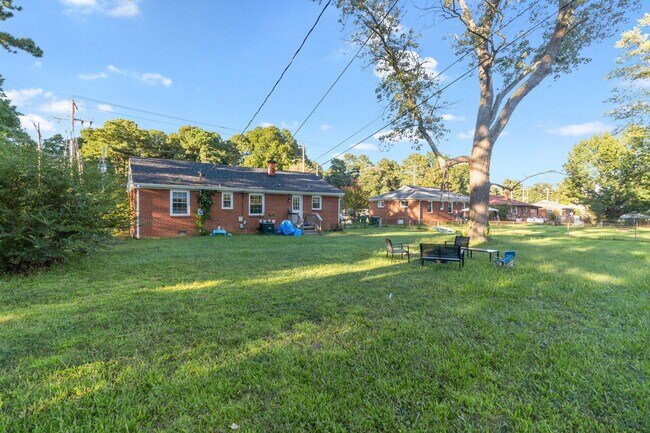 Building Photo - 5525 Jahnke Rd