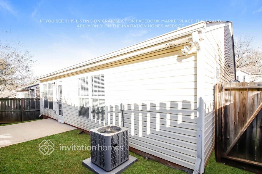 Building Photo - 232 Topaz Dr