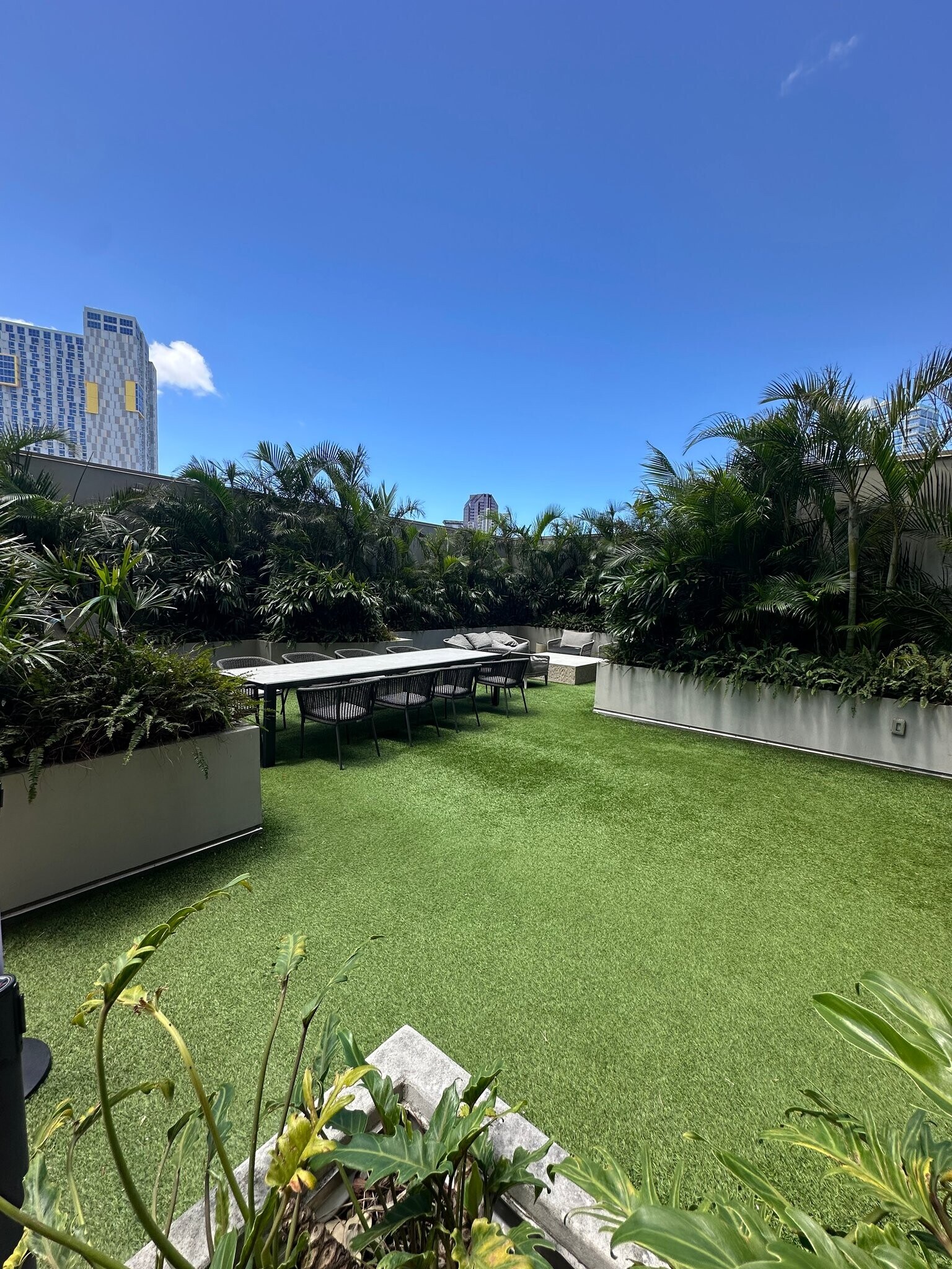 Building Photo - 987 Queen St