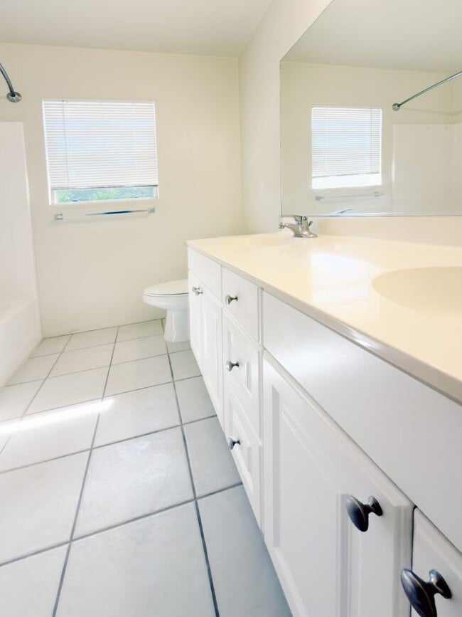 Building Photo - Stunning 3-bedroom and 2.5-bathroom Townhouse (Located in Mariner Place, Ewa Beach, HI) Move in S...