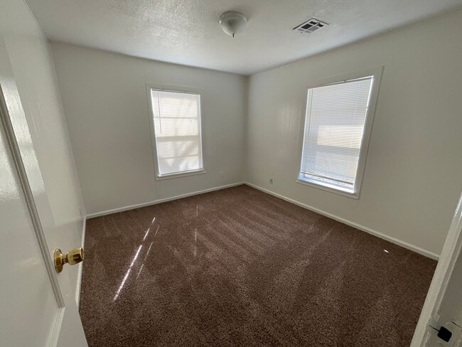 Building Photo - 1408 Oelke Dr