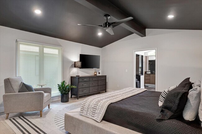 Building Photo - Luxury Ranch House on Champaign Country Club