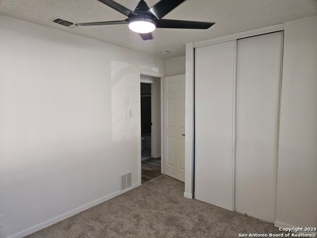 Building Photo - 4 Bedroom one story in Silver Creek