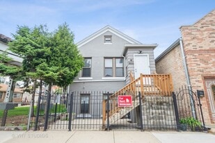 Building Photo - 1708 W Cullerton St