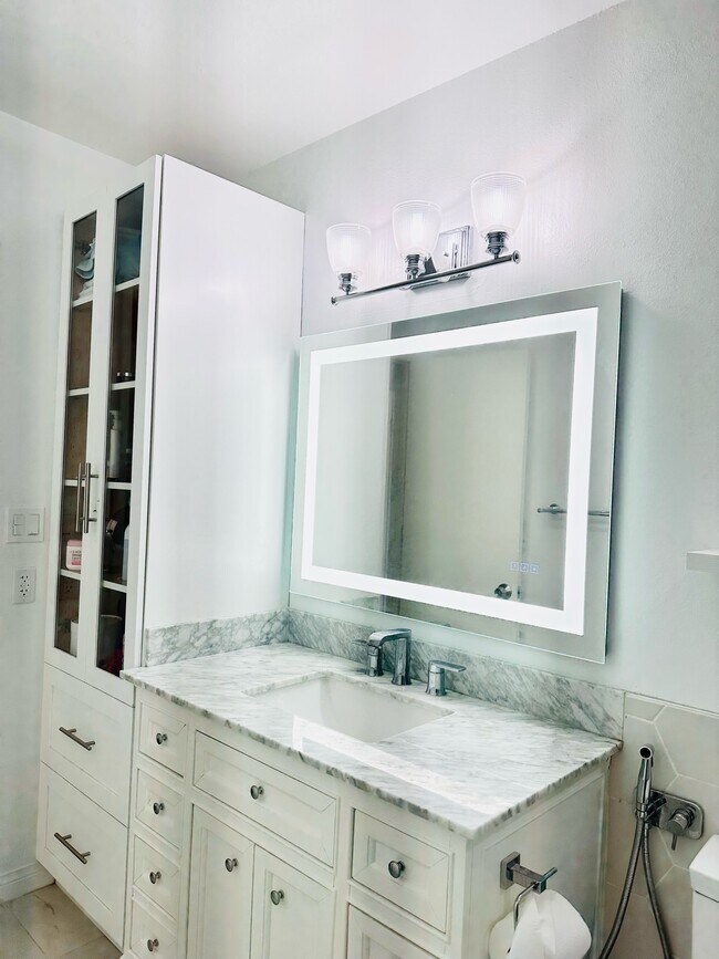 Building Photo - 4408 Laurelgrove Ave