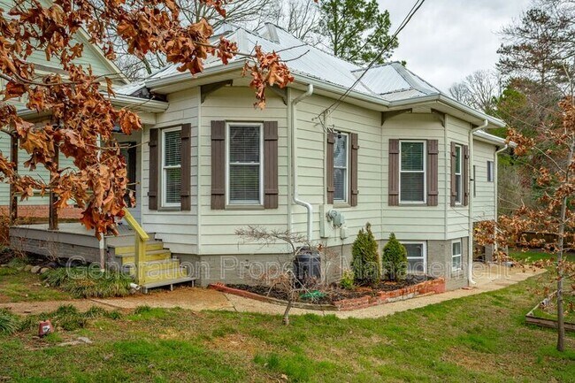 Building Photo - 1126 W Mississippi Ave