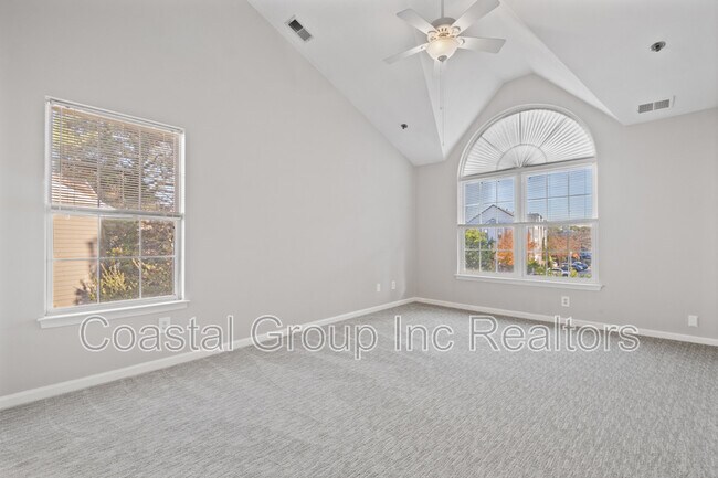 Building Photo - 2212 Lesner Crescent