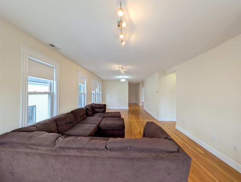 Building Photo - 7 Bonner Ave