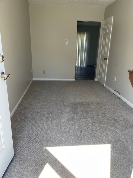 Beautiful flooring - 185 Mills St