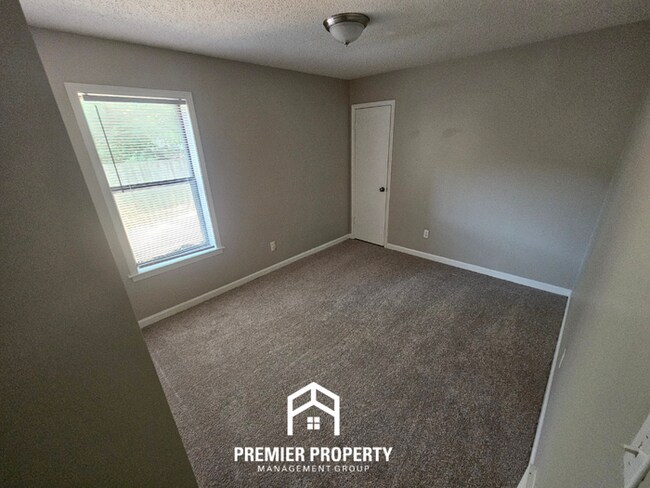 Building Photo - Stunning 3BR/2BA Home | 1,644 Sq Ft, Floor-to-Ceiling Stone Fireplace & High Ceilings