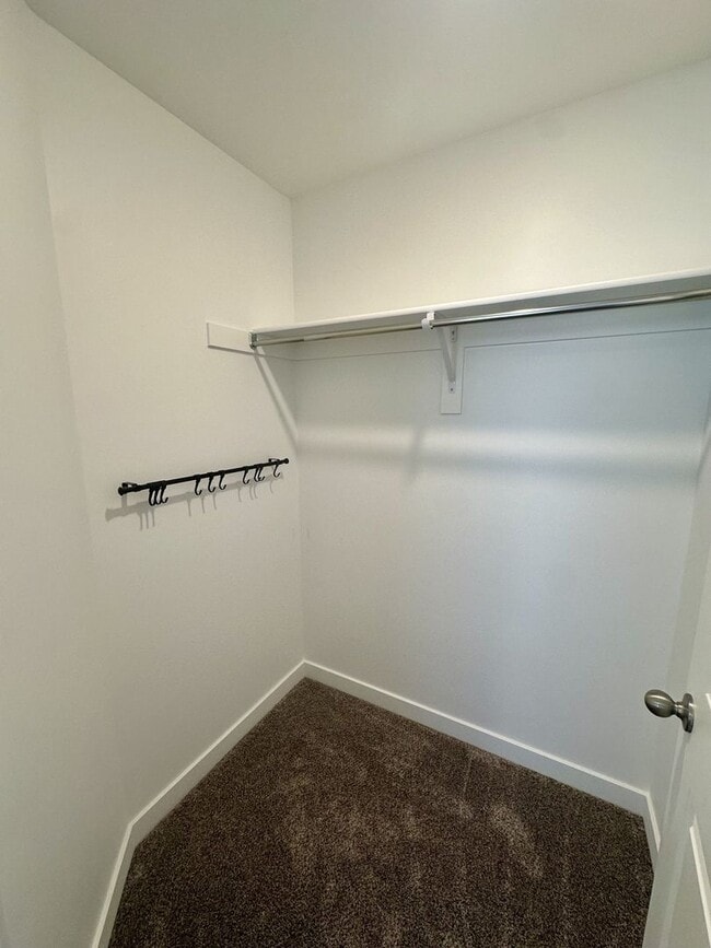 Building Photo - Adorable Long Valley Townhome!