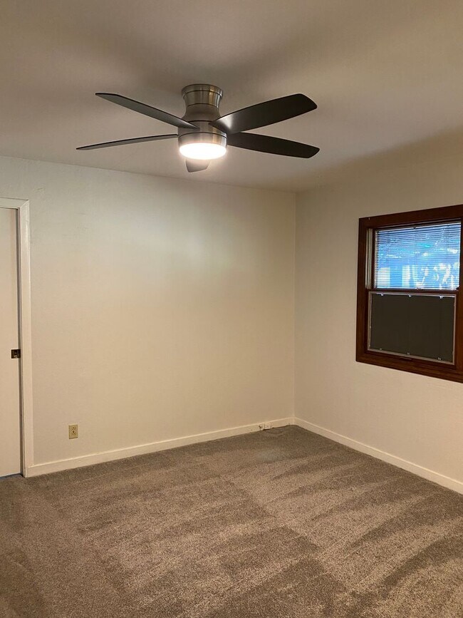 Building Photo - 3 bed + bonus room House available. Pets W...