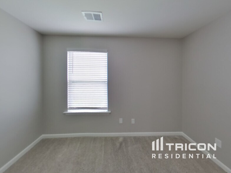 Building Photo - 308 Savannah Hills Dr