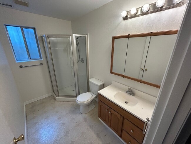 Building Photo - Renovated 3 Bed, 2.5 bath home w/2-car gar...
