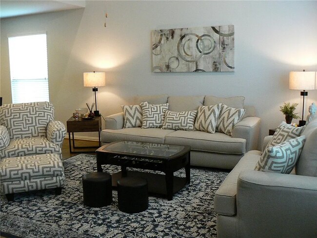 Building Photo - Coming Soon 4BR/2.5BA w/ Fenced Yard + Assigned Parking in Round Rock, TX