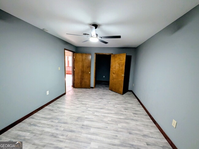 Building Photo - 96 Glencrest Dr