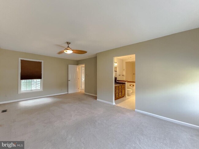 Building Photo - 48170 Livonia Cir