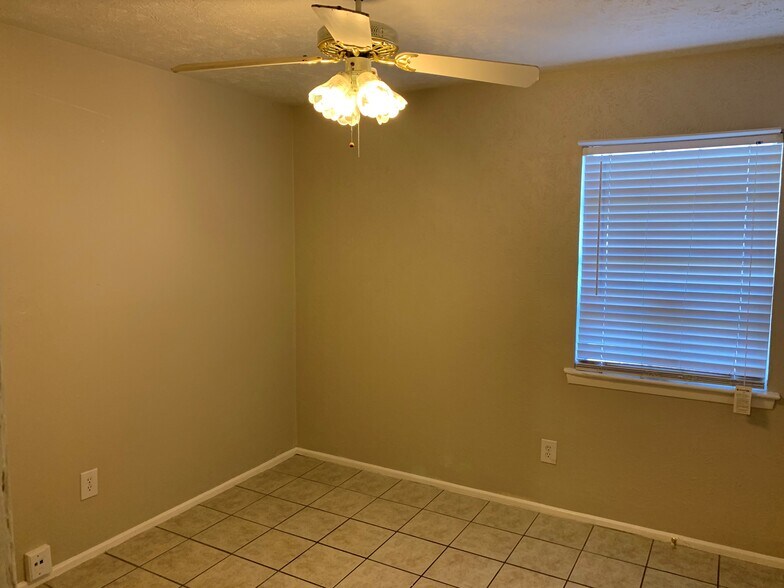 Building Photo - 603 Freestone Dr