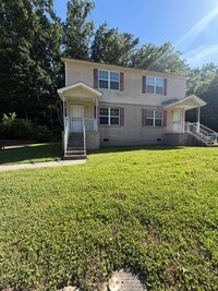 Building Photo - 3332 Pinewood Ave