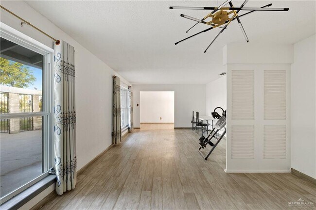 Building Photo - 812 Voltz Ln