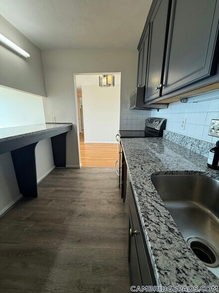 Building Photo - 1643 Cambridge St