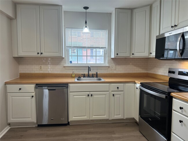 Building Photo - 420 Chapel Ridge Dr