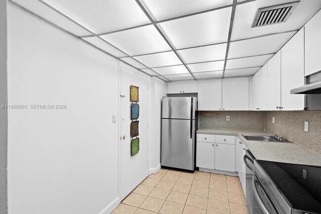 Building Photo - 1800 Sans Souci Blvd