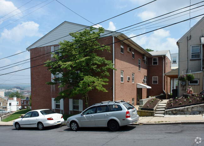 Primary Photo - Parkside Apartments