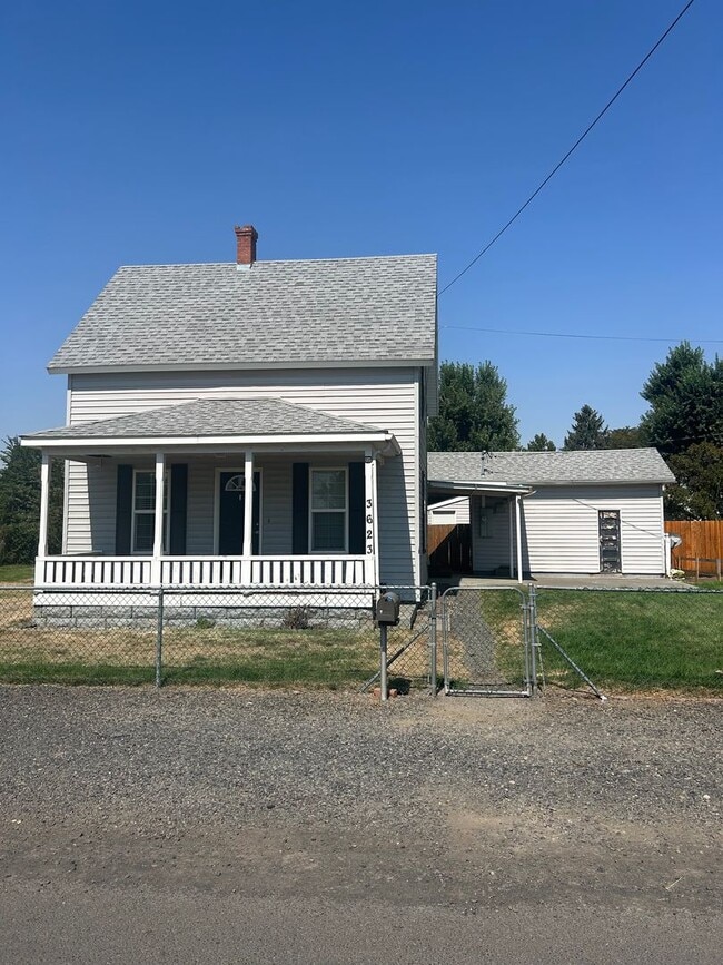 Primary Photo - Beautiful 3-bedroom home with large yard