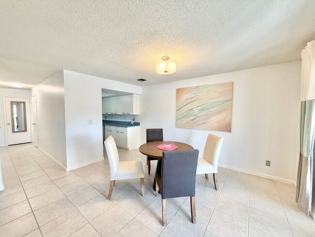 Building Photo - ** GLADES COUNTRY CLUB ** 2 BED / 2 BATH - VILLA - BUNDLED GOLF MEMBERSHIP - ANNUAL RENTAL