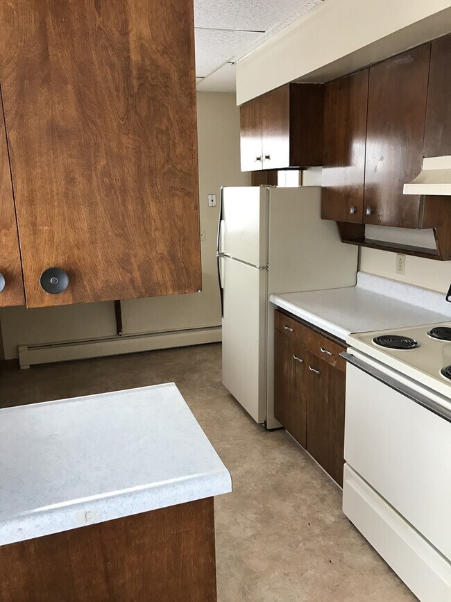 Building Photo - 1618 Maple Grove Rd