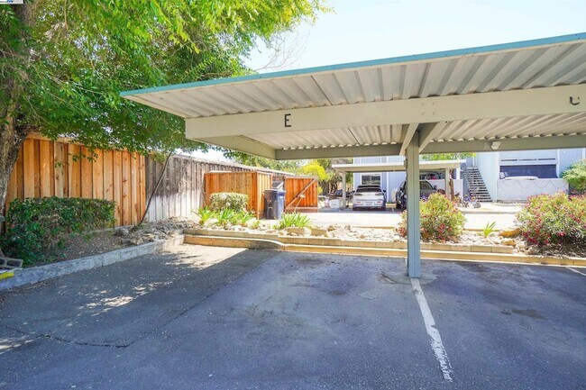 Building Photo - 3670 Silver Oaks Way