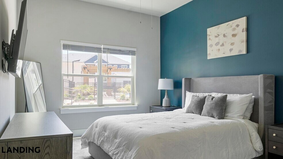 Building Photo - 1880 Maple Dr NW