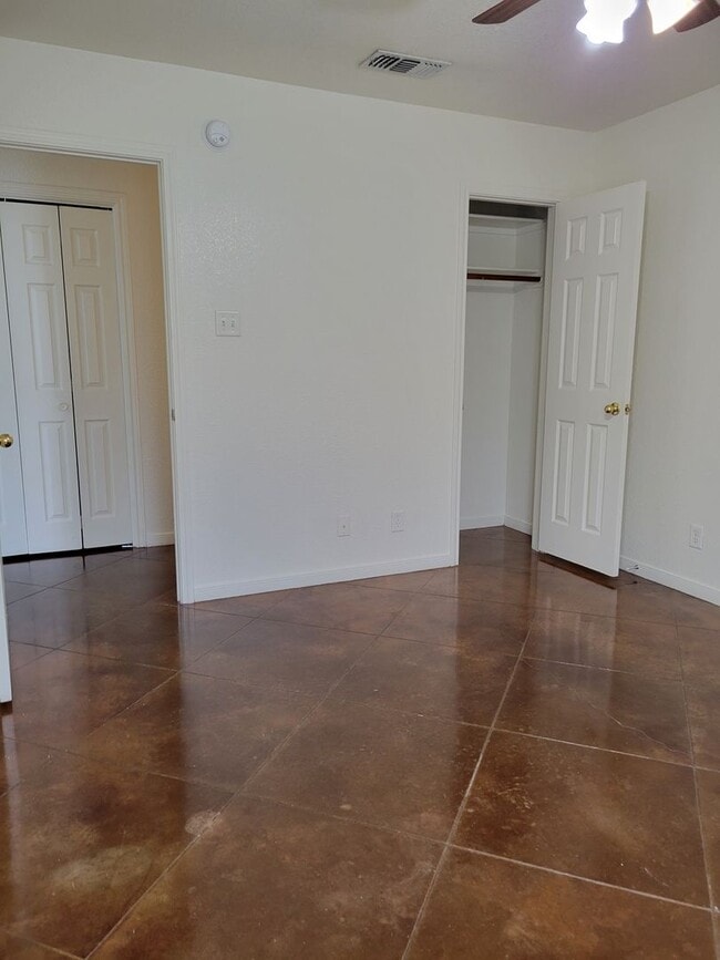 Building Photo - 3503 Dustin Ct