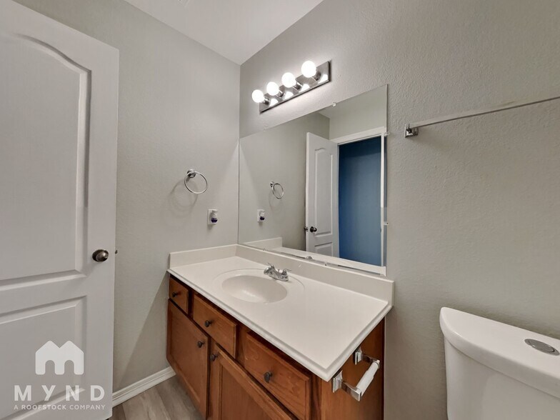 Building Photo - 24226 Hard Wood Dr
