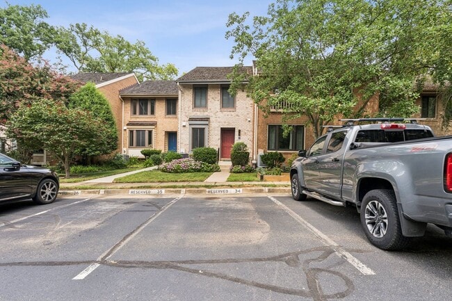 Building Photo - This is Reston living at its finest!