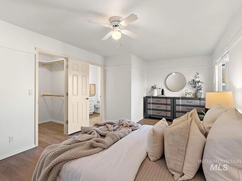 Building Photo - 238 S Neskowin Way