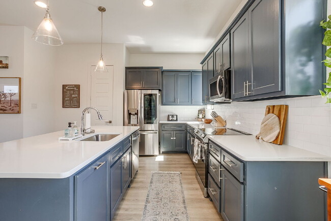 Building Photo - Newly Constructed Townhome Just Steps Off ...
