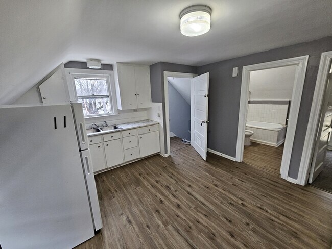 Building Photo - 3336 W 54th St