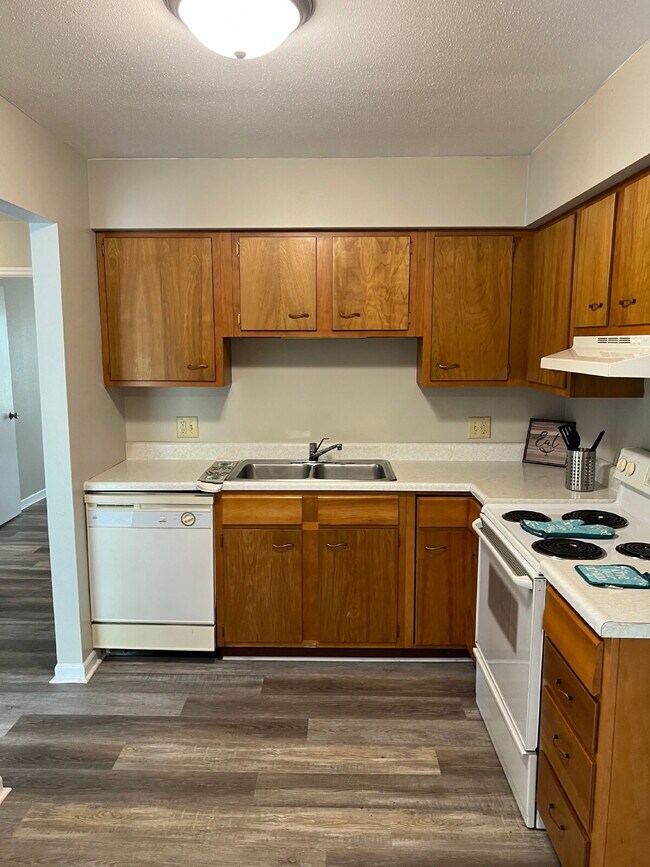 Building Photo - “Up Where We Belong” — 2 Bed with Balcony Living