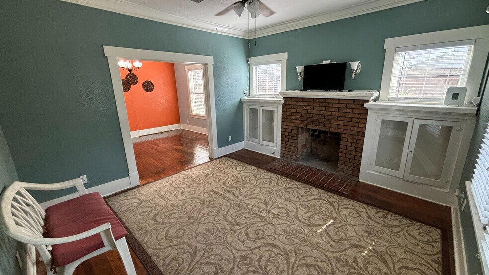 Building Photo - Room in House on Avant Ave