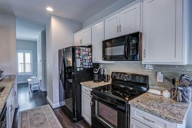 Building Photo - 105 Ridgeline Ln
