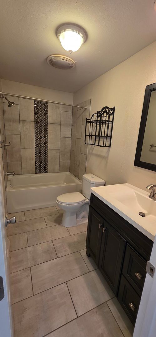 Building Photo - Spacious 4BR3BA House in Aurora