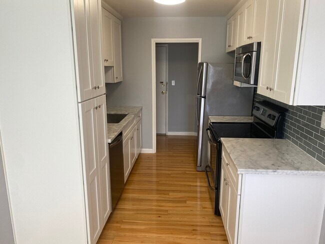 Building Photo - 666 Oakland Ave