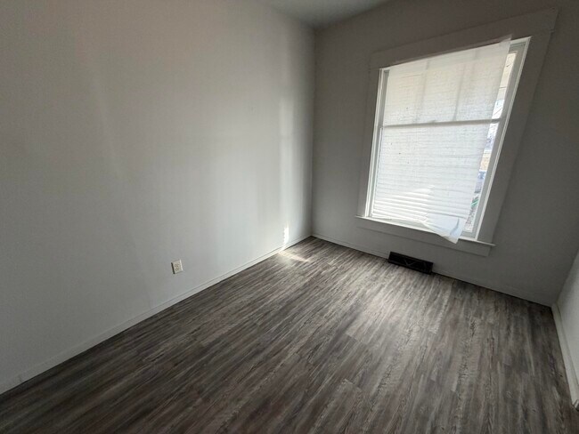 Building Photo - 716-B Robinson-