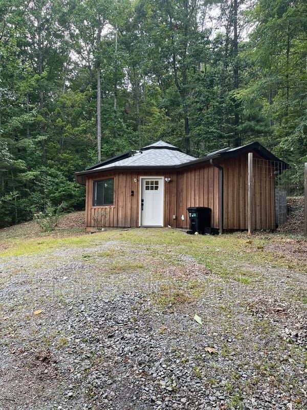 Building Photo - 50 Rustling Oaks Ln