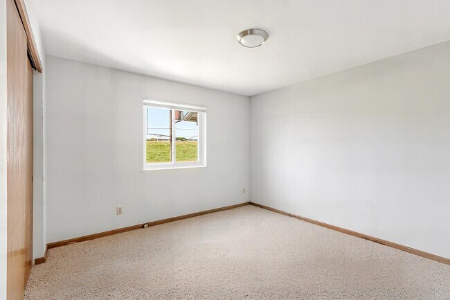 Building Photo - 16 W Klubertanz Dr