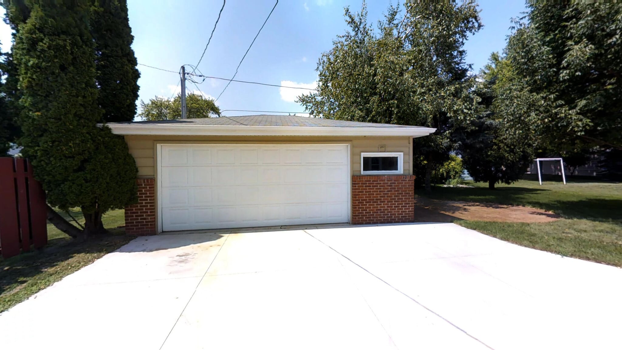 Building Photo - 325 S Matthias St