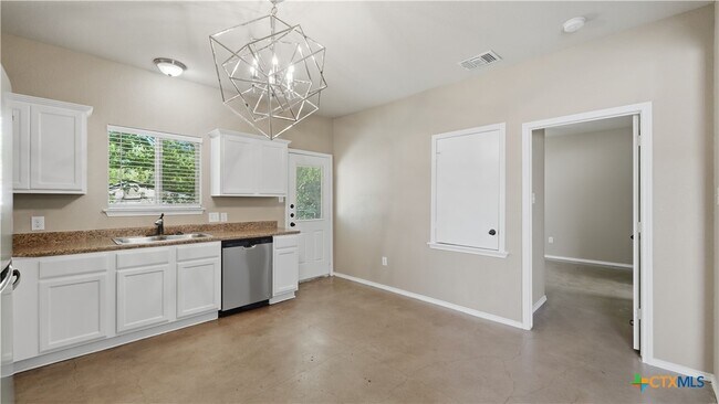 Building Photo - 107 Rosedale Ave