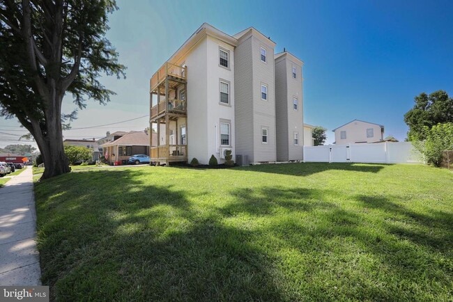 Building Photo - 9 E Holly